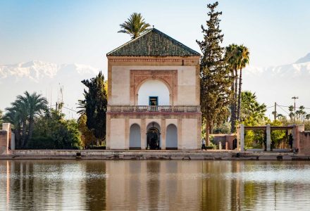 Explorer Marrakech en toute sérénité avec une location de voiture avec chauffeur